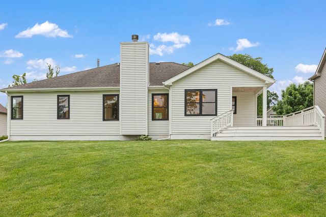 1004 Golden Avenue, Woodstock, IL 60098