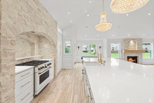 1004 Golden Avenue, Woodstock, IL 60098