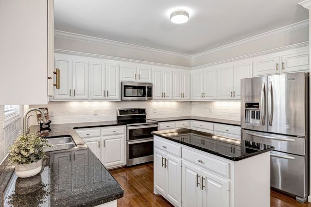 1019 Brixworth Dr, Thompsons Station, TN 37179