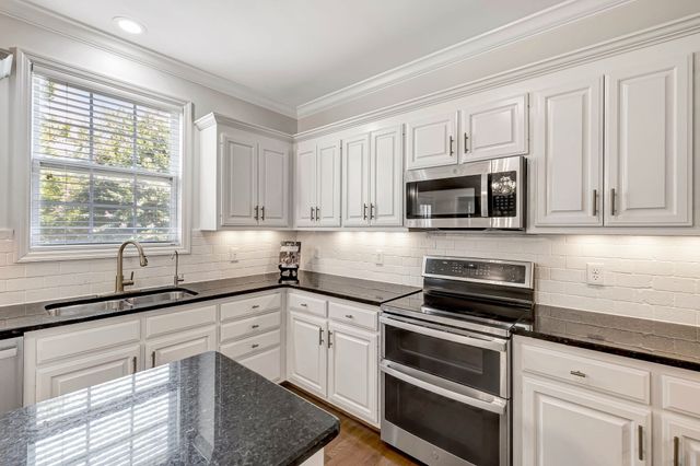 1019 Brixworth Dr, Thompsons Station, TN 37179