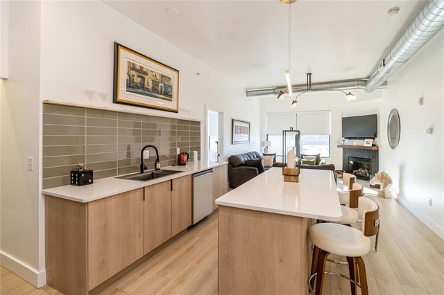 400 E Locust Street 203, Des Moines, IA 50309
