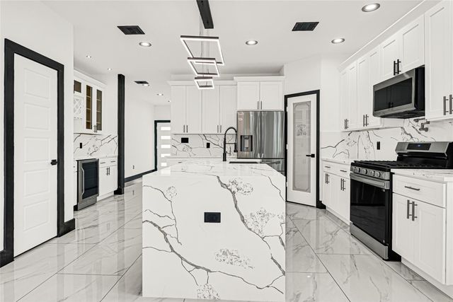 13106 Donegal B, Houston, TX 77047