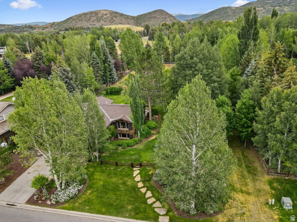 Image 4 of property listing at 2350 LUCKY JOHN DR, Park City, UT 84060