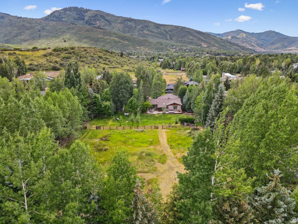 Image 6 of property listing at 2350 LUCKY JOHN DR, Park City, UT 84060