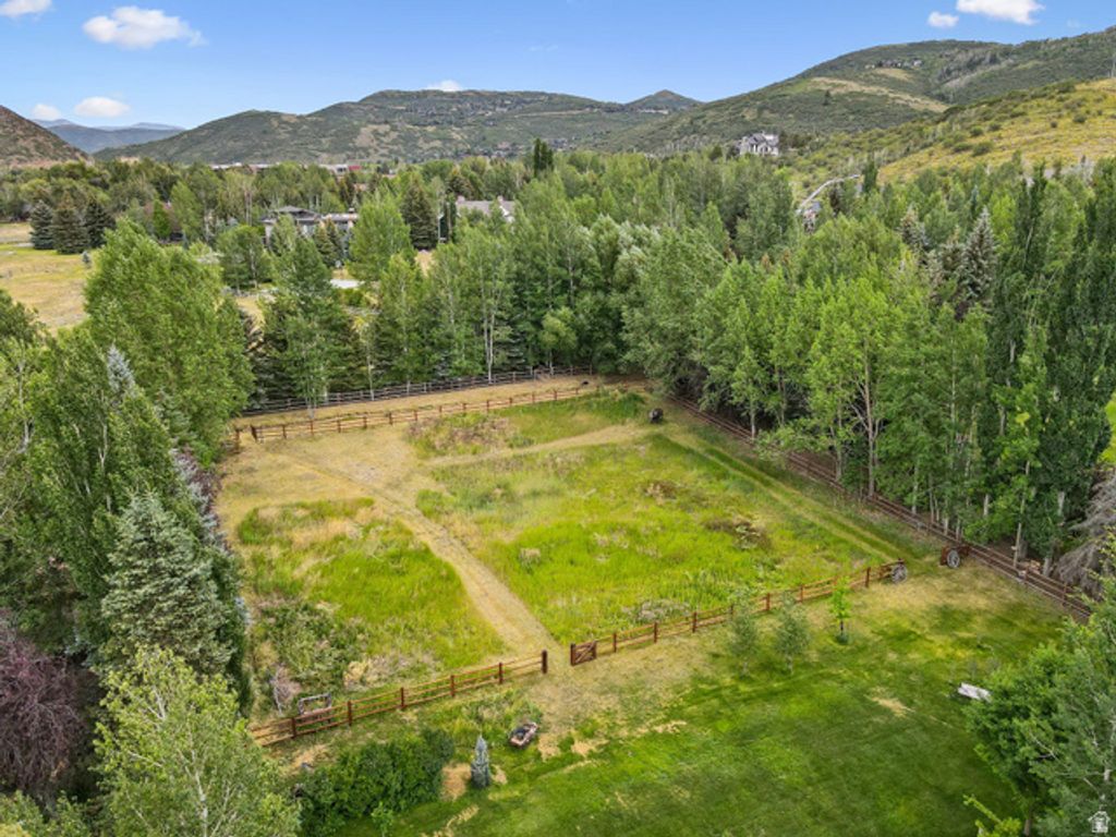 Image 9 of property listing at 2350 LUCKY JOHN DR, Park City, UT 84060