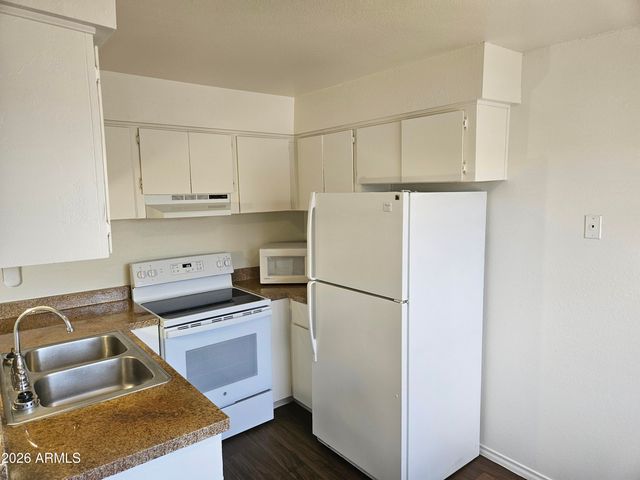 1313 E VISTA Avenue 4, Phoenix, AZ 85020