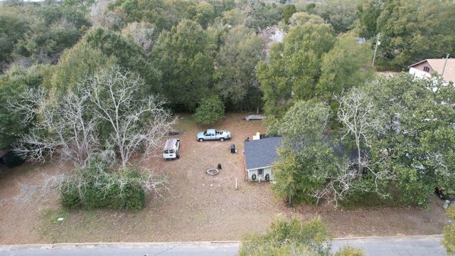 625 E Chestnut Avenue, Crestview, FL 32539