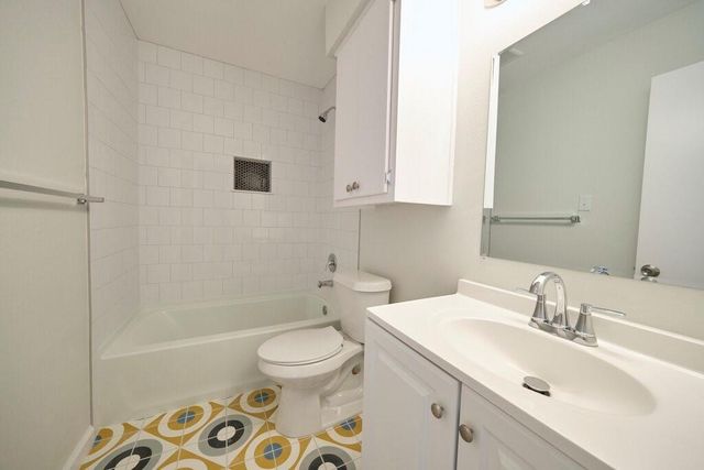 8616 Fireside DR A, Austin, TX 78757
