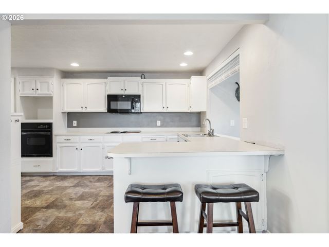 461 Ne 16TH Ave, Hillsboro, OR 97124