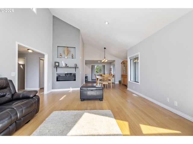 461 Ne 16TH Ave, Hillsboro, OR 97124