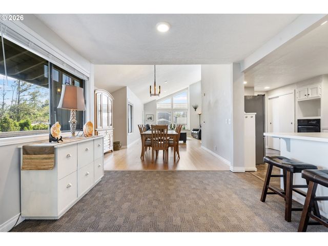 461 Ne 16TH Ave, Hillsboro, OR 97124