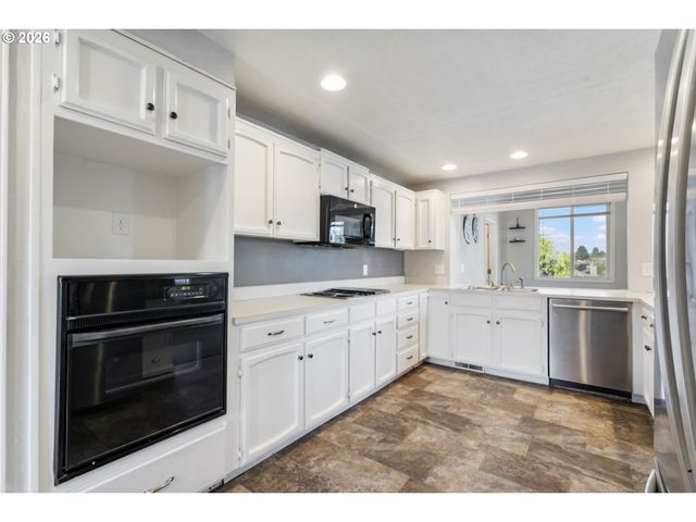 461 Ne 16TH Ave, Hillsboro, OR 97124