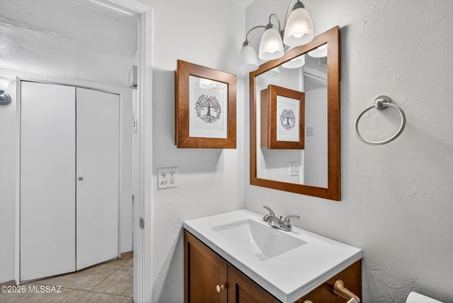 3895 S Queen Palm Drive, Tucson, AZ 85730
