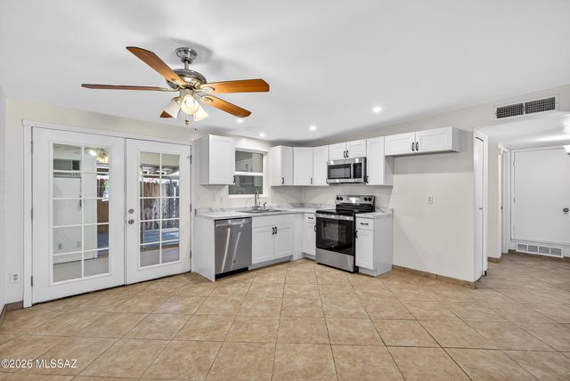 3895 S Queen Palm Drive, Tucson, AZ 85730