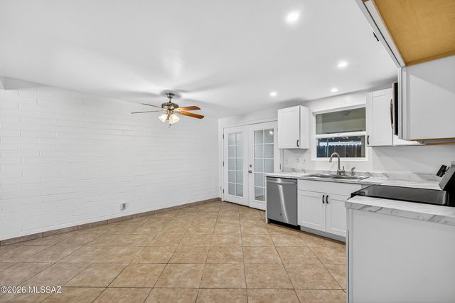 3895 S Queen Palm Drive, Tucson, AZ 85730