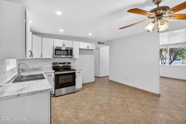 3895 S Queen Palm Drive, Tucson, AZ 85730