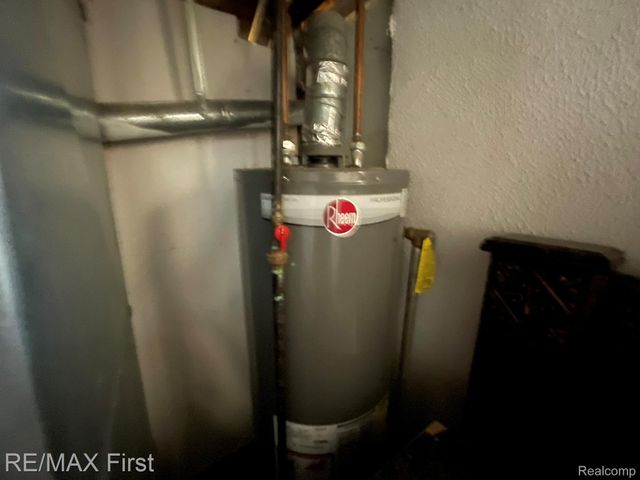 15429 Fairmount Drive, Detroit, MI 48205