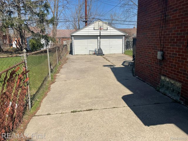 15429 Fairmount Drive, Detroit, MI 48205