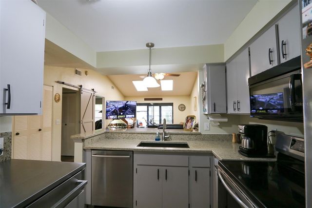 323 KNOTTWOOD COURT 1, Sun City Center, FL 33573
