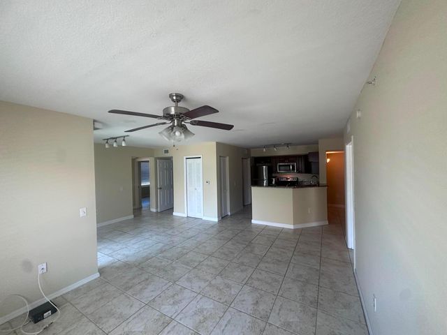 201 Villa Circle 201, Boynton Beach, FL 33435