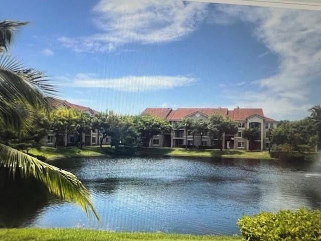 201 Villa Circle 201, Boynton Beach, FL 33435