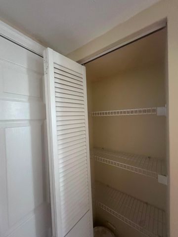 201 Villa Circle 201, Boynton Beach, FL 33435