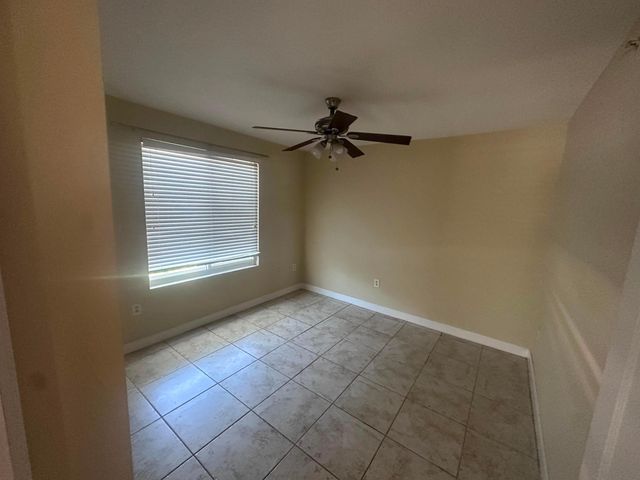 201 Villa Circle 201, Boynton Beach, FL 33435
