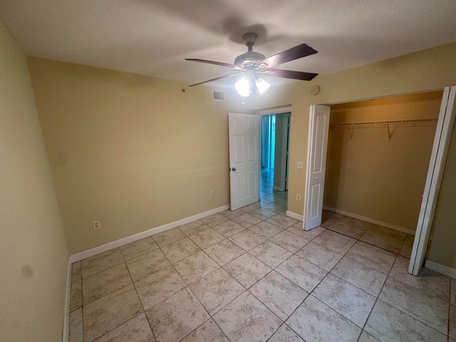 201 Villa Circle 201, Boynton Beach, FL 33435