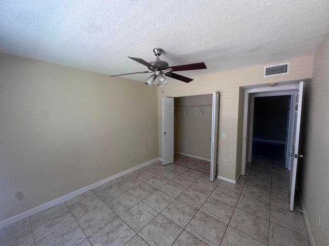 201 Villa Circle 201, Boynton Beach, FL 33435