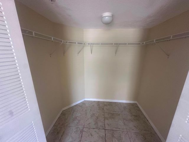 201 Villa Circle 201, Boynton Beach, FL 33435