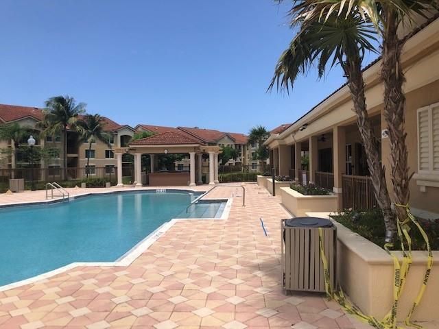 201 Villa Circle 201, Boynton Beach, FL 33435