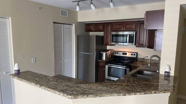 201 Villa Circle 201, Boynton Beach, FL 33435