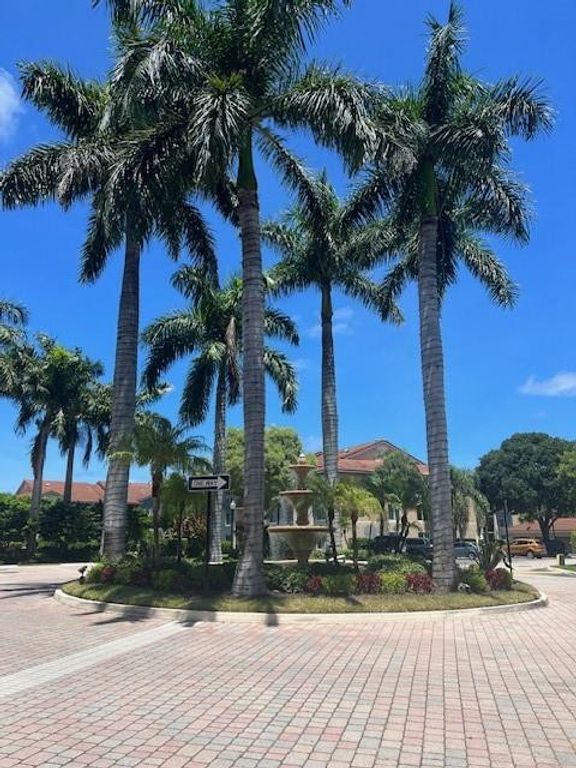 201 Villa Circle 201, Boynton Beach, FL 33435