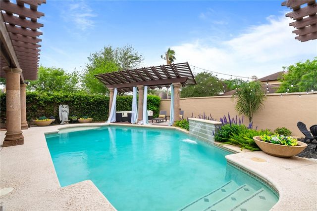7001 Bevington Dr, Corpus Christi, TX 78413