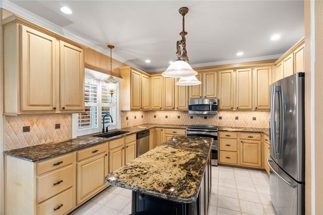 7001 Bevington Dr, Corpus Christi, TX 78413