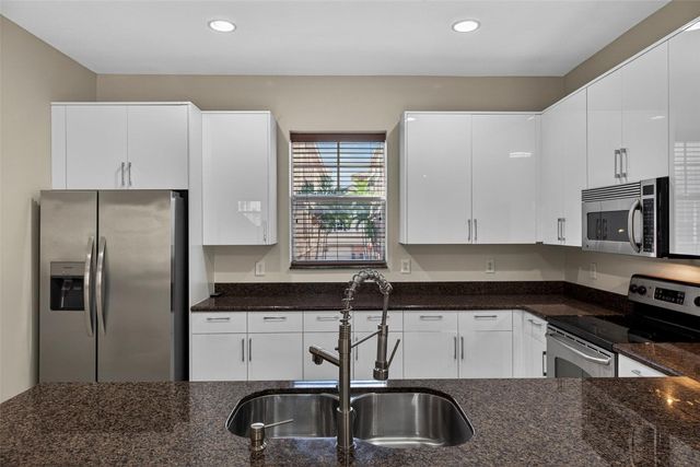 1033 NE 17th Way 1103, Fort Lauderdale, FL 33304