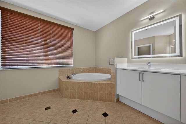 1033 NE 17th Way 1103, Fort Lauderdale, FL 33304