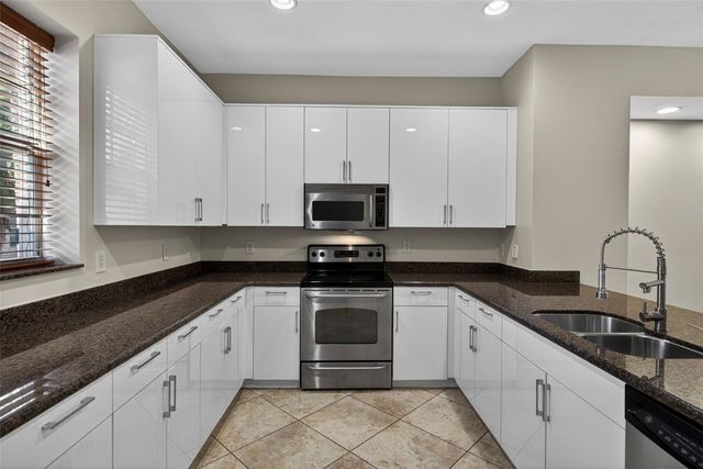 1033 NE 17th Way 1103, Fort Lauderdale, FL 33304