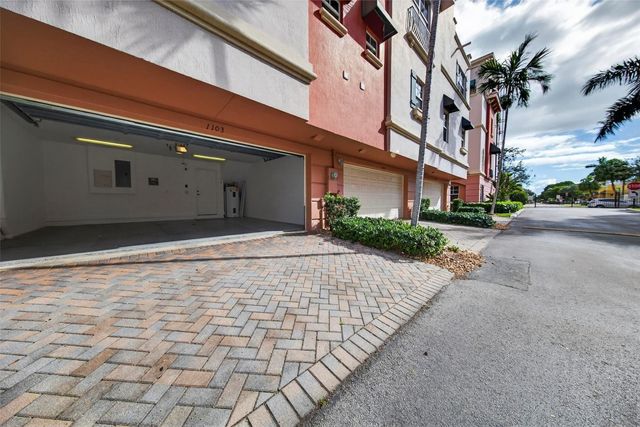 1033 NE 17th Way 1103, Fort Lauderdale, FL 33304