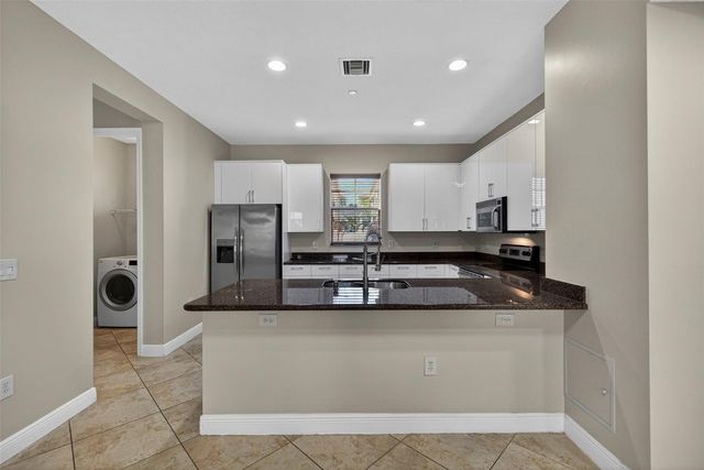 1033 NE 17th Way 1103, Fort Lauderdale, FL 33304