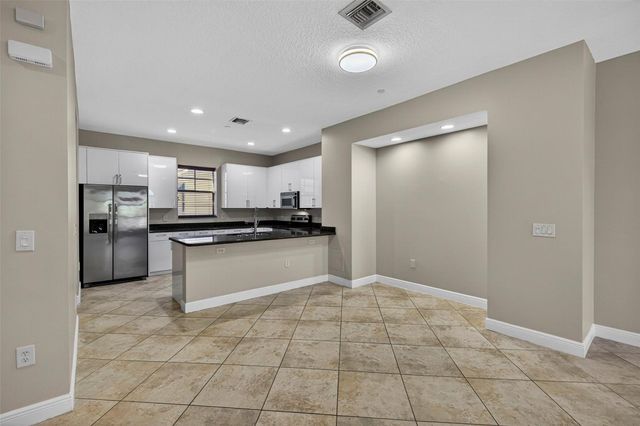 1033 NE 17th Way 1103, Fort Lauderdale, FL 33304