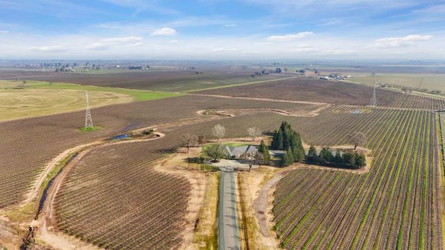 16025 E Harney Ln, Lodi, CA 95240