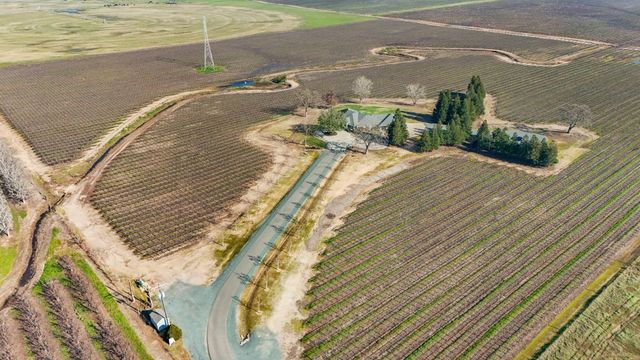 16025 E Harney Ln, Lodi, CA 95240