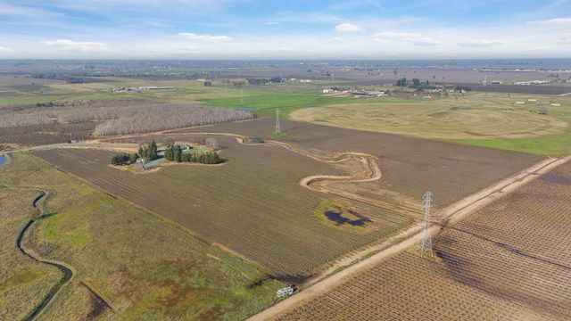 16025 E Harney Ln, Lodi, CA 95240