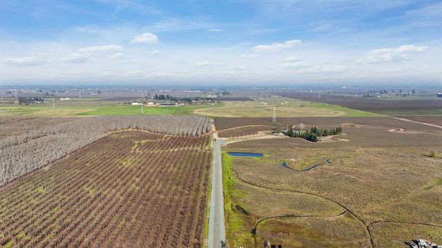 16025 E Harney Ln, Lodi, CA 95240