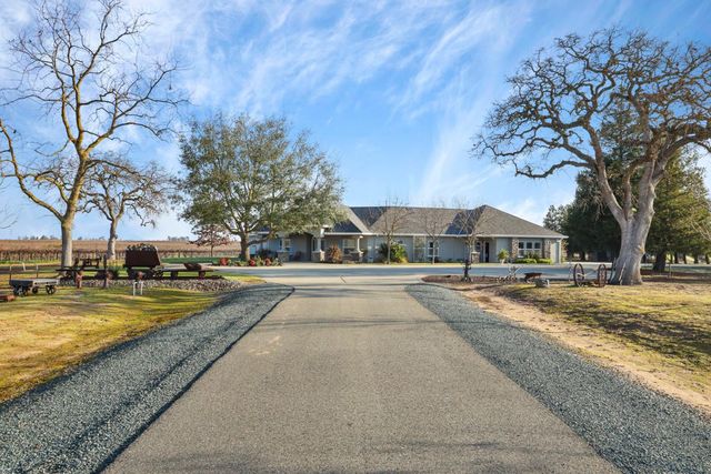 16025 E Harney Ln, Lodi, CA 95240