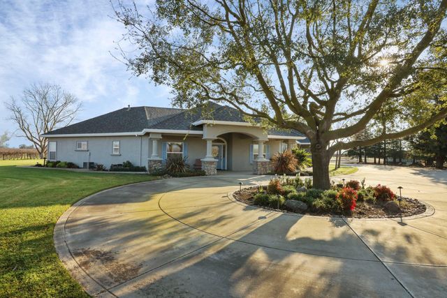 16025 E Harney Ln, Lodi, CA 95240