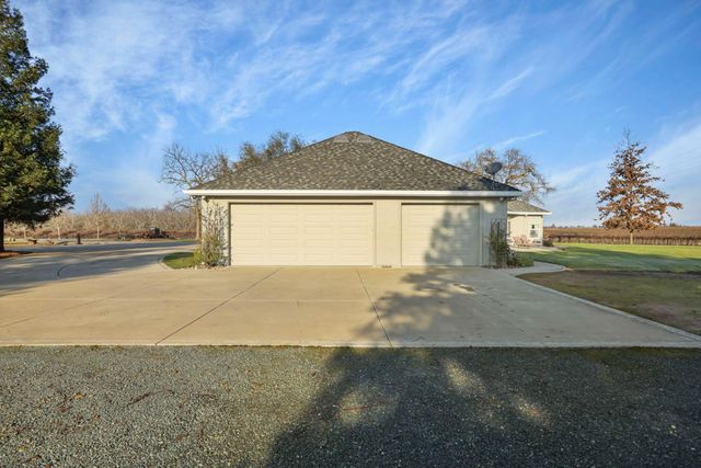 16025 E Harney Ln, Lodi, CA 95240