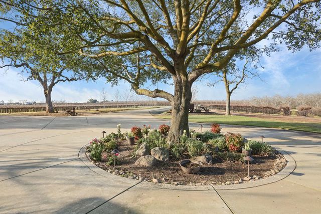 16025 E Harney Ln, Lodi, CA 95240
