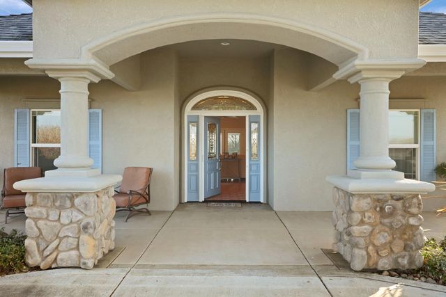 16025 E Harney Ln, Lodi, CA 95240